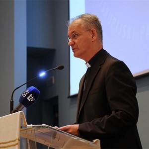 Pozdravni govor nadbiskupa Kutleše na Formacijskom susretu koordinatora župnih obiteljskih zajednica